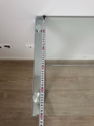 Escritorio de cristal y metal