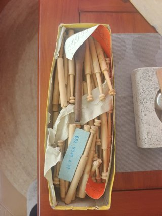 Bolillos de encaje antiguos de madera