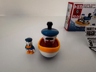 Dream Tomica Disney RD-04 Donald Duck & Steamboat