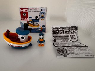 Dream Tomica Disney RD-04 Donald Duck & Steamboat