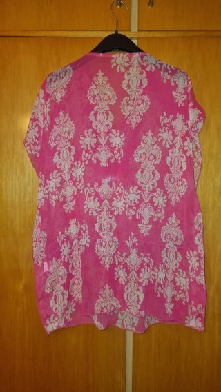 Blusa rosa con abalorios