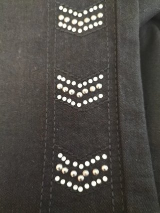 Pantalón vaquero negro con detalles