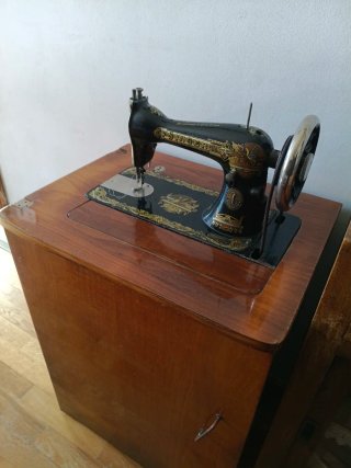 Máquina de coser Singer antigua