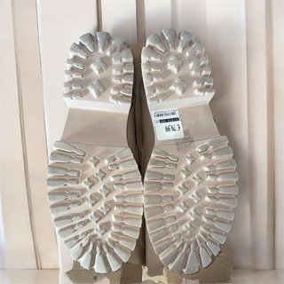 Mocassini beige con catena dorata platform