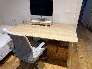 Mesa Lisabo  + Silla de oficina tela marrón-gris