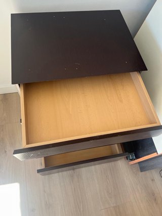 Cómoda de madera marrón