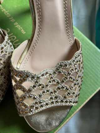 Zapatos de tacón dorados talla 36