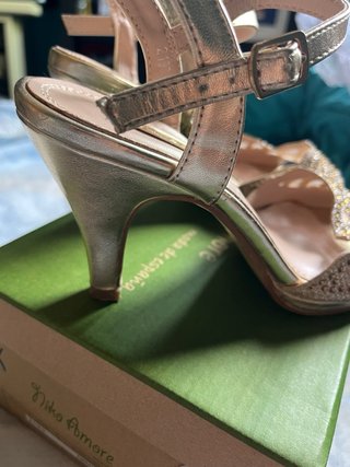 Zapatos de tacón dorados talla 36