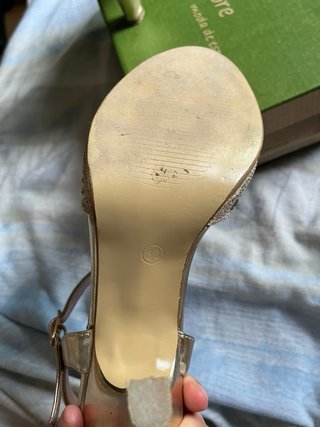 Zapatos de tacón dorados talla 36