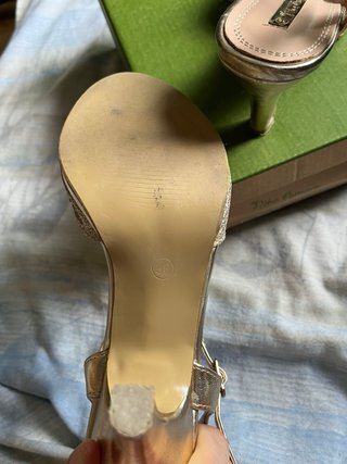 Zapatos de tacón dorados talla 36