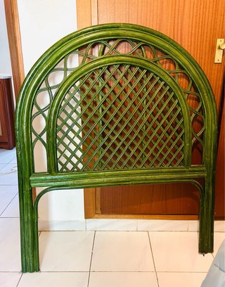 Cabecero y mesita bambú ratán verde vintage