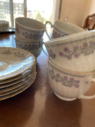 Juego de tazas y platillos de porcelana china.