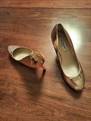 Zapatos de tacón LK Bennett dorados talla 37