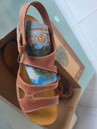 Sandalias de piel marrones, planas