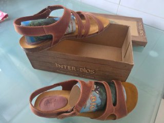 Sandalias de piel marrones, planas