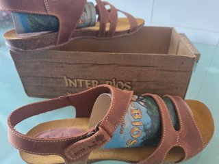 Sandalias de piel marrones, planas