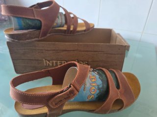 Sandalias de piel marrones, planas