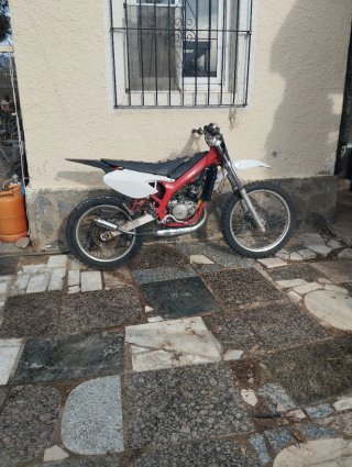 Yamaha DT Malaguti 50cc Enduro Roja y Blanca