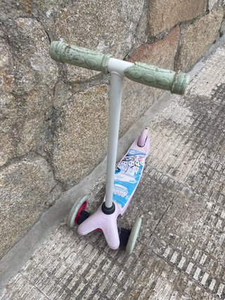 Se regala Patinete infantil 3 ruedas