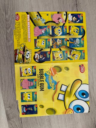 Álbum casi completo de los chicles Bob Esponja