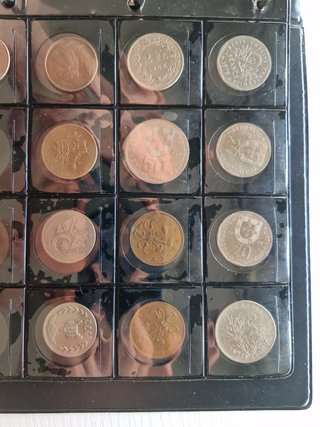 Lote 72 monedas extranjeras siglo XX