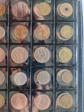 Lote 72 monedas extranjeras siglo XX