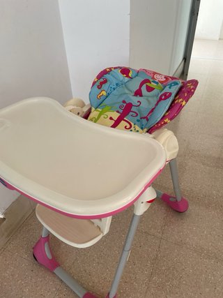 Trona Chicco con cojín estampado.