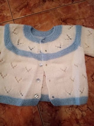 2 Jerseys tejidos a mano bebé blanco y azul
