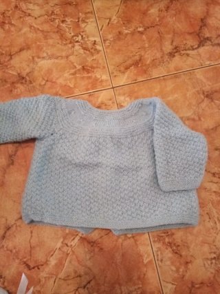 2 Jerseys tejidos a mano bebé blanco y azul