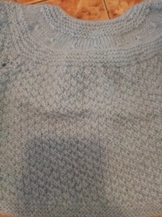 2 Jerseys tejidos a mano bebé blanco y azul