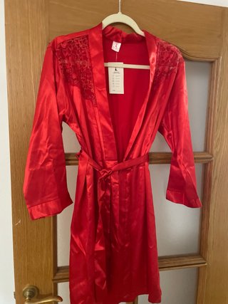 Bata de seda roja talla M