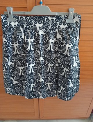 Falda de tablones estampada