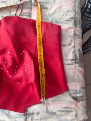 Corpiño y falda larga roja de fiesta