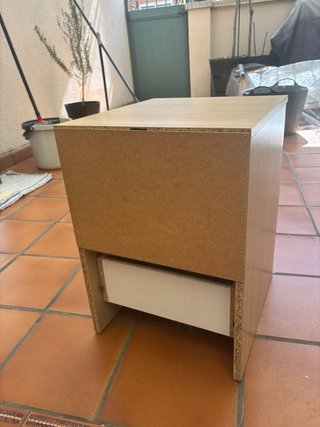 Mesilla de noche de madera con 2 cajones