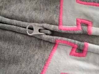 Sudadera Gap Gris con Logo Rosa