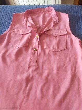 Blusa sin mangas rosa de modista
