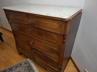 Urge vender: Cómoda antigua de madera y mármol