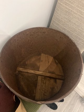 Baúl de madera y metal comprado en Mercantic