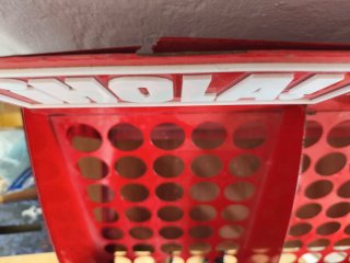 Expositor Revista ¡HOLA! Metal