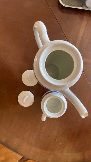Tetera y azucarero de porcelana