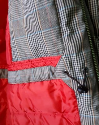 Abrigo de cuadros beige y marrón