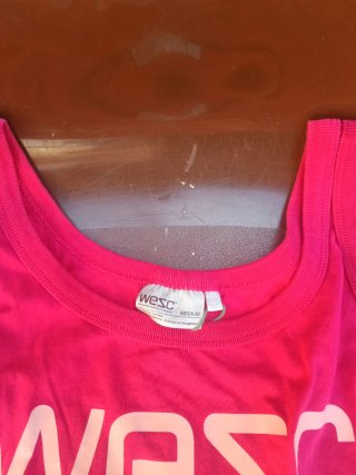 Camiseta WESC rosa deportiva