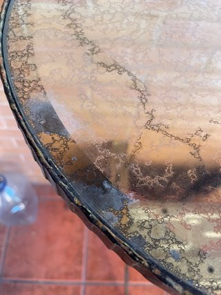 Mesa alta de hierro y cristal