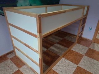 Cama alta Kura Ikea madera