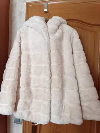 Chaquetón de pelo beige