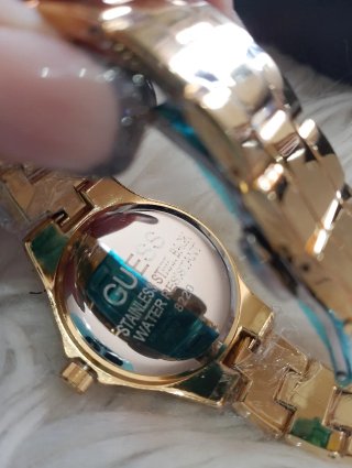 Reloj Guess Dorado con Cristales