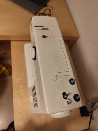 Máquina de coser Alfa Modelo 2004