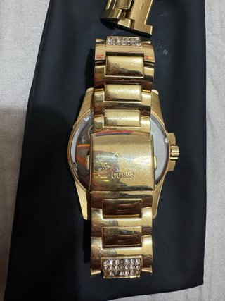 Reloj Guess Dorado con Cristales