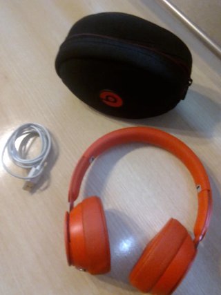 Auriculares Beats Rojos + Cargador iPhone