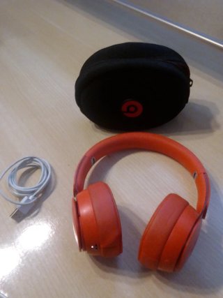 Auriculares Beats Rojos + Cargador iPhone